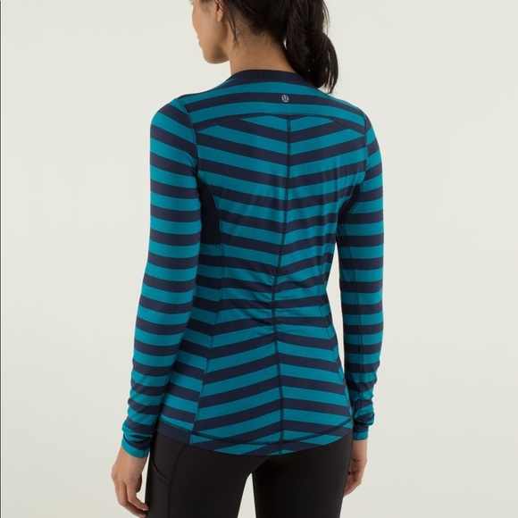 🍋lululemon Base Runner Long Sleeve- Like New - Picture 3 of 11